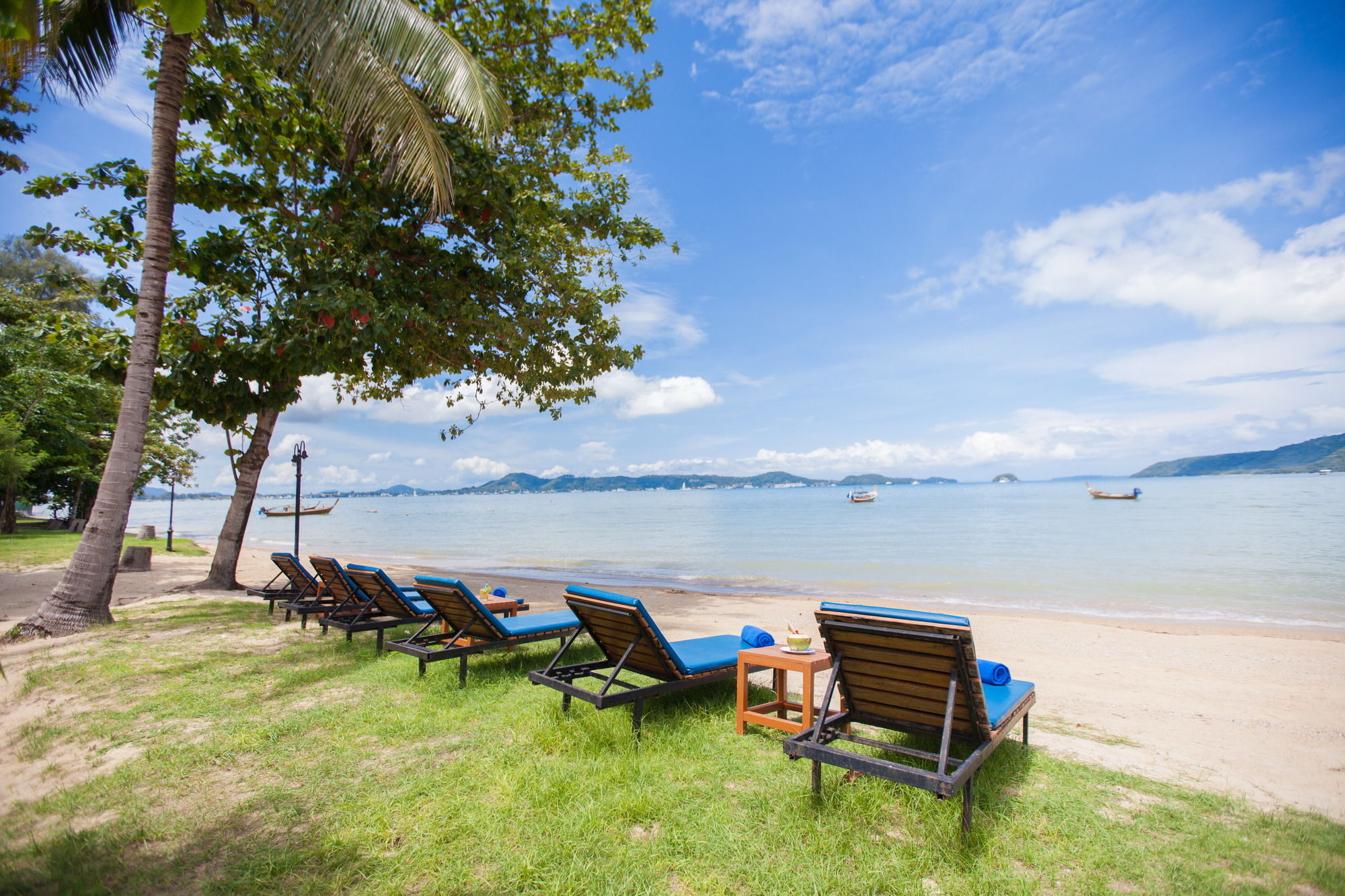 Chalong Beach Hotel Phuket Rawai エクステリア 写真