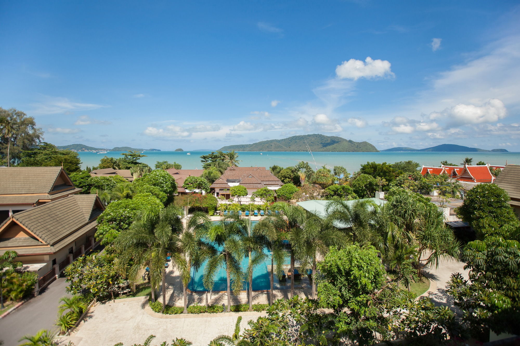 Chalong Beach Hotel Phuket Rawai エクステリア 写真