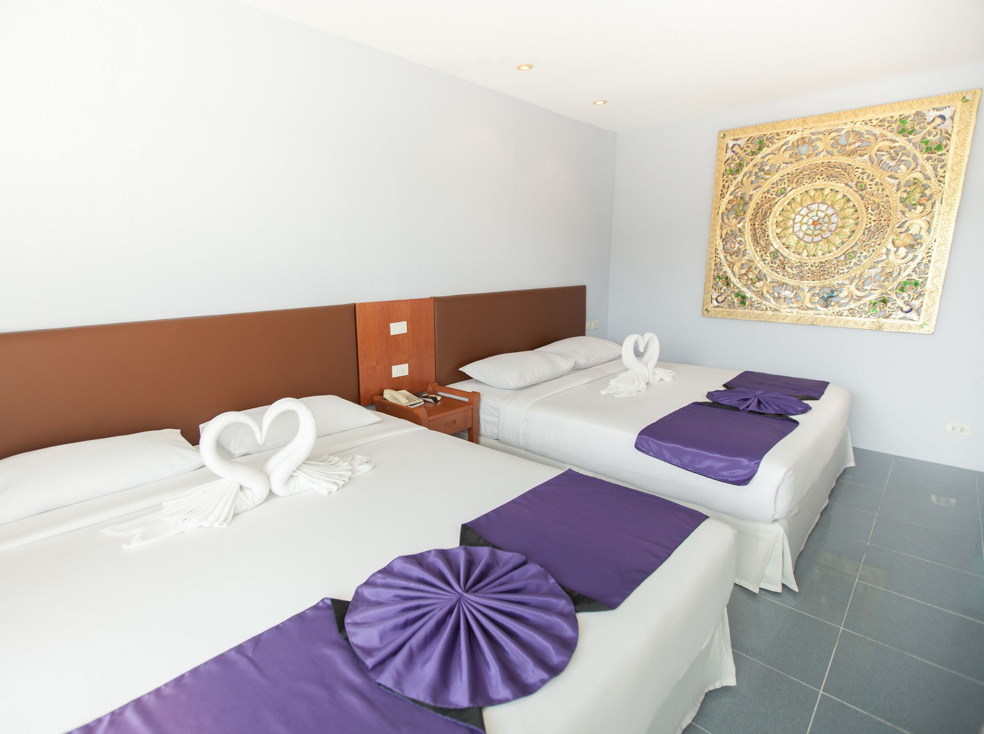 Chalong Beach Hotel Phuket Rawai エクステリア 写真