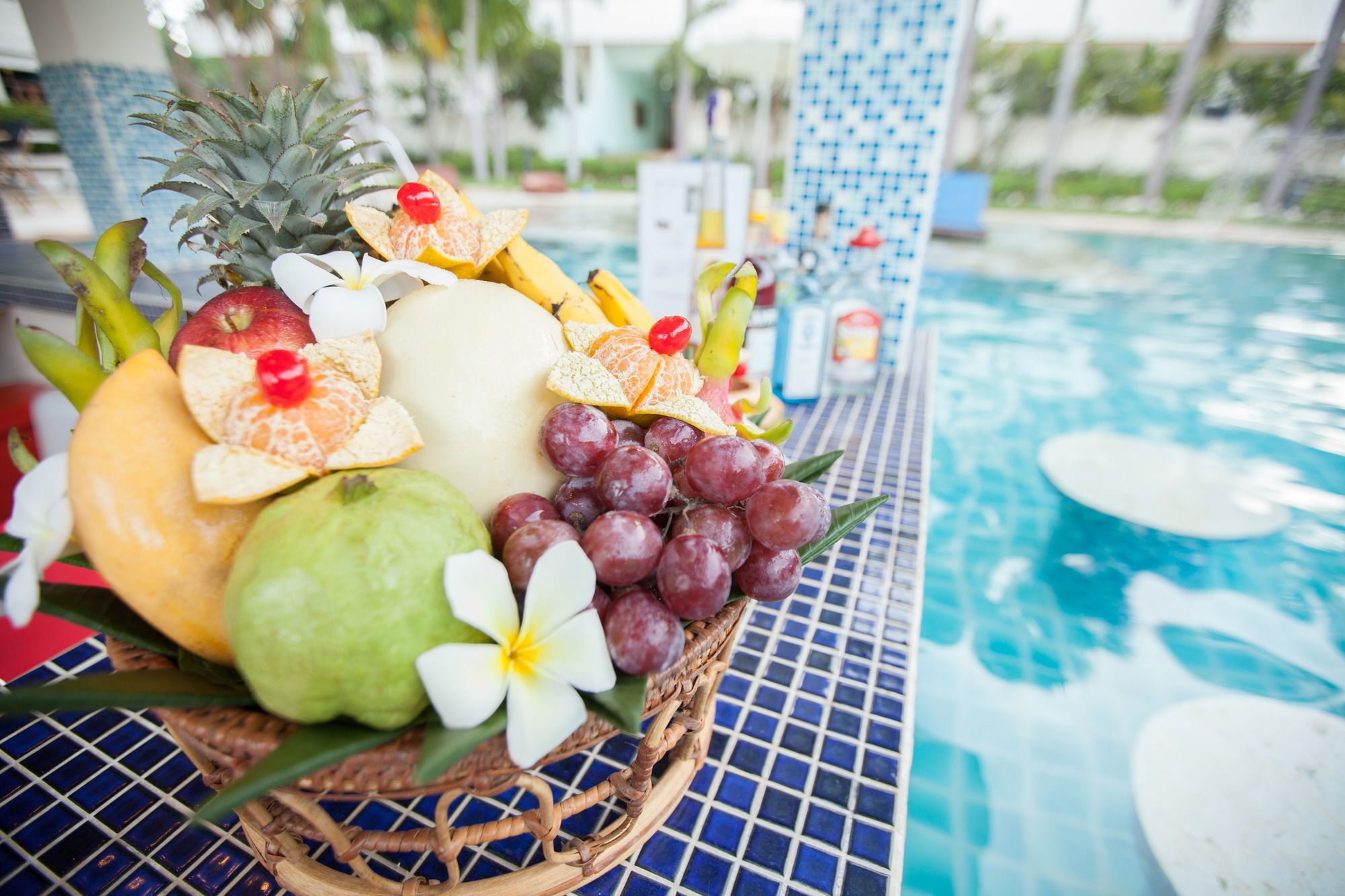 Chalong Beach Hotel Phuket Rawai エクステリア 写真