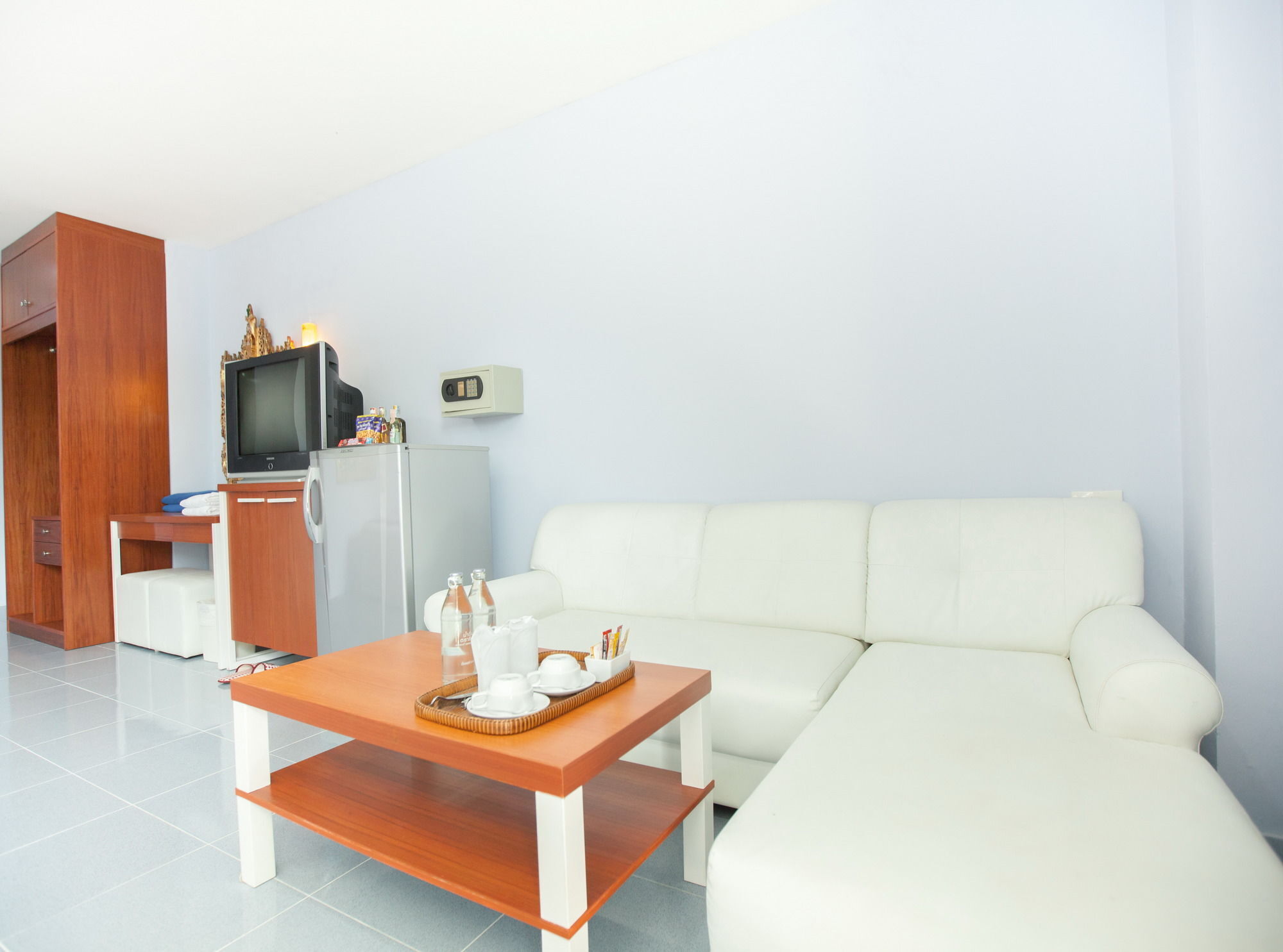 Chalong Beach Hotel Phuket Rawai エクステリア 写真