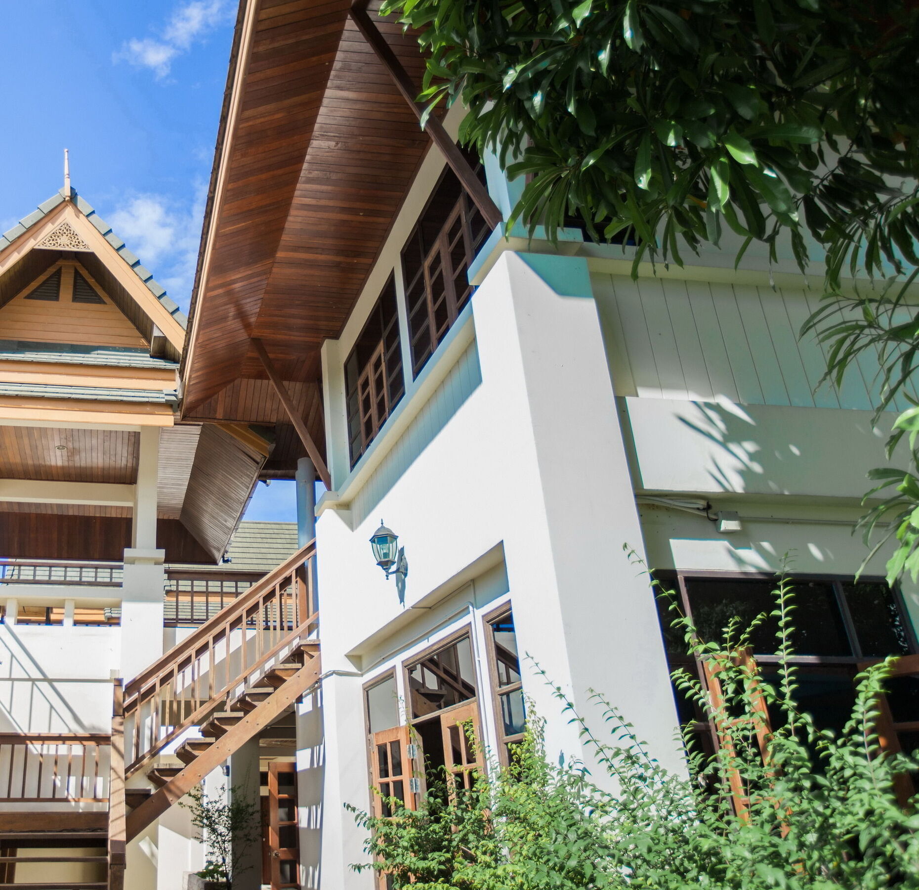 Chalong Beach Hotel Phuket Rawai エクステリア 写真